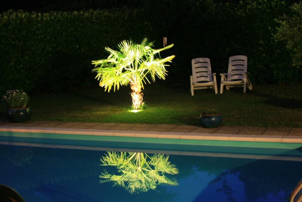 Les Hibiscus Bed and Breakfast Maisons-Laffitte Exteriör bild