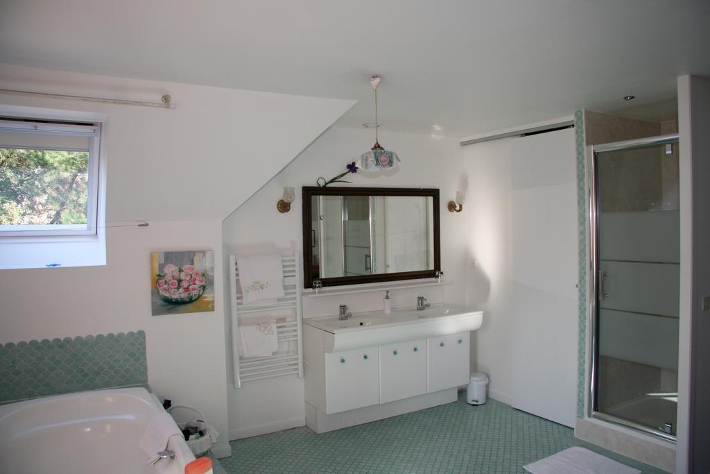 Les Hibiscus Bed and Breakfast Maisons-Laffitte Exteriör bild
