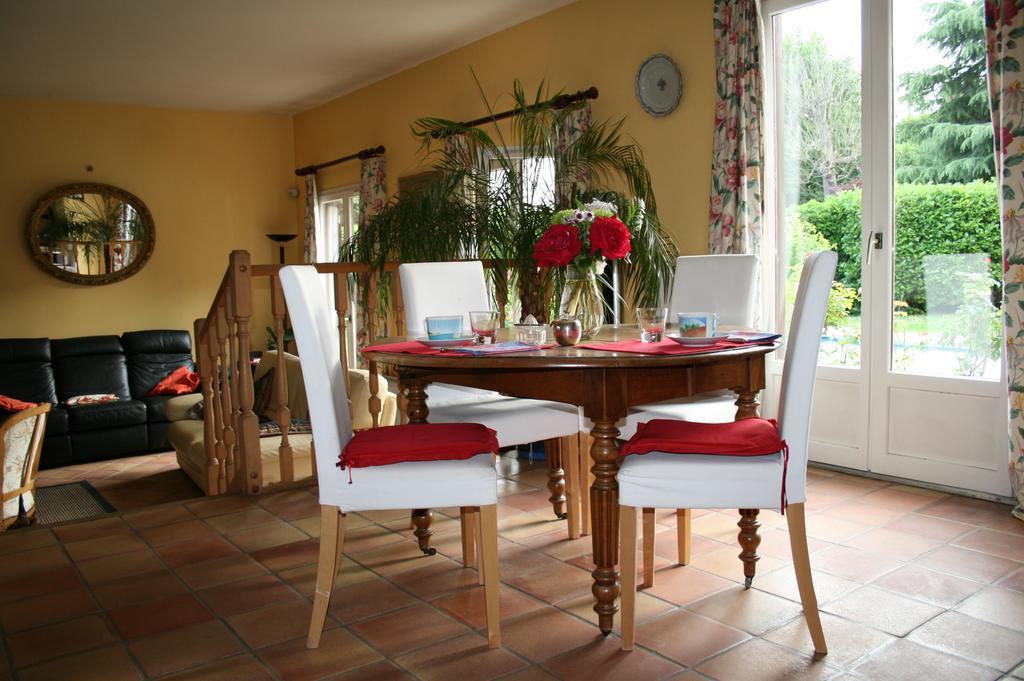 Les Hibiscus Bed and Breakfast Maisons-Laffitte Exteriör bild