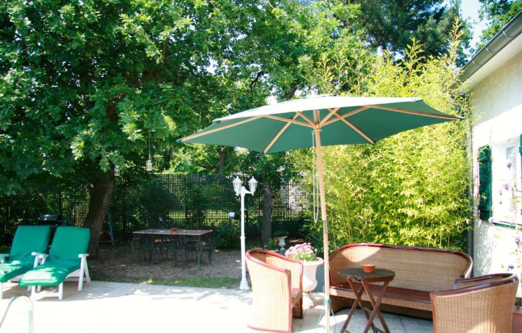 Les Hibiscus Bed and Breakfast Maisons-Laffitte Exteriör bild