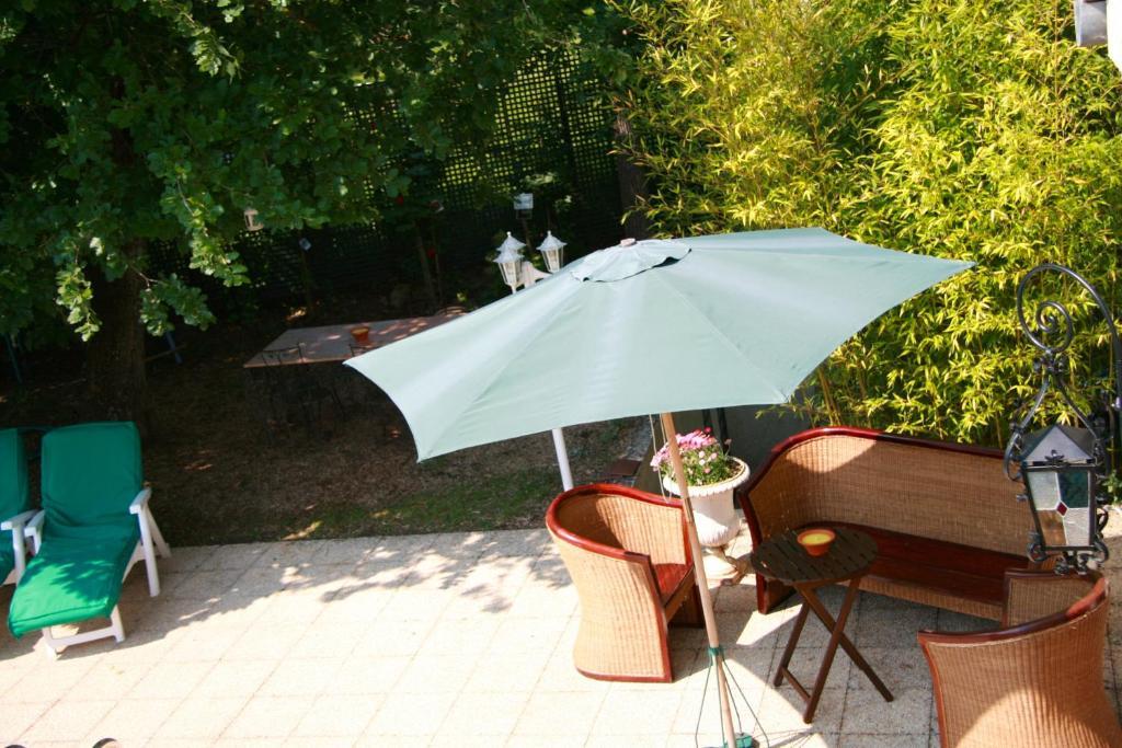 Les Hibiscus Bed and Breakfast Maisons-Laffitte Exteriör bild
