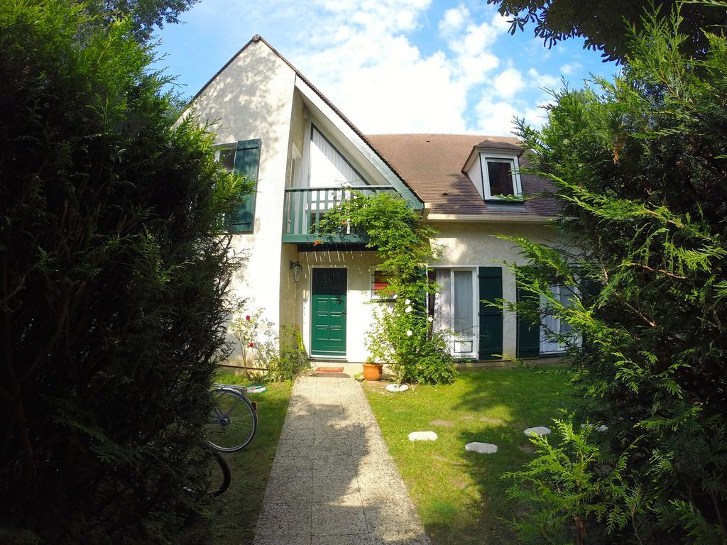Les Hibiscus Bed and Breakfast Maisons-Laffitte Exteriör bild