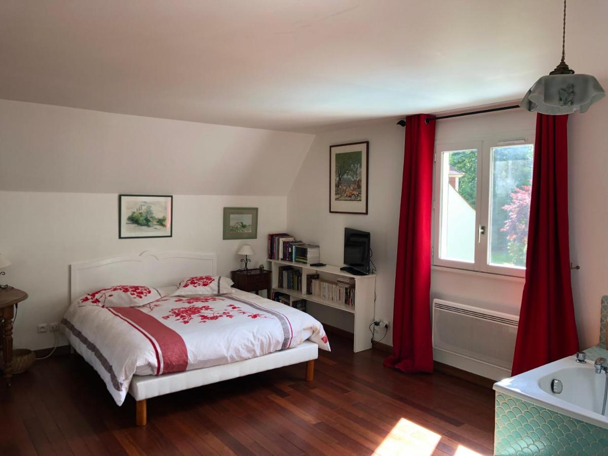 Les Hibiscus Bed and Breakfast Maisons-Laffitte Exteriör bild